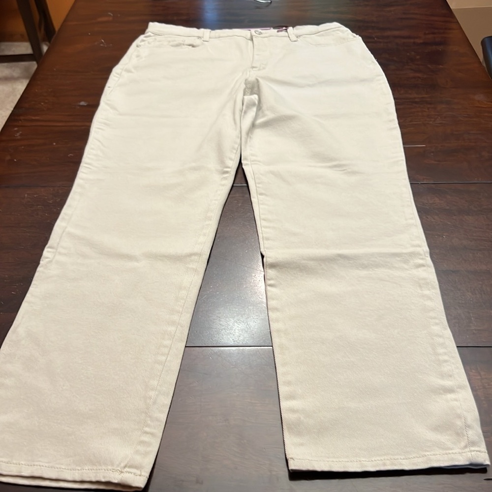 Gloria Vanderbilt Slimming Jeans - Cream. Size 16 inseam 31 - Picture 9 of 10